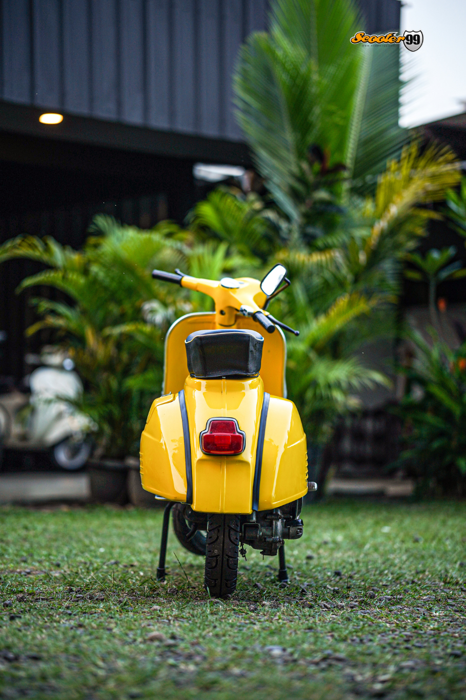 Vespa 150 Super Yellow – side view